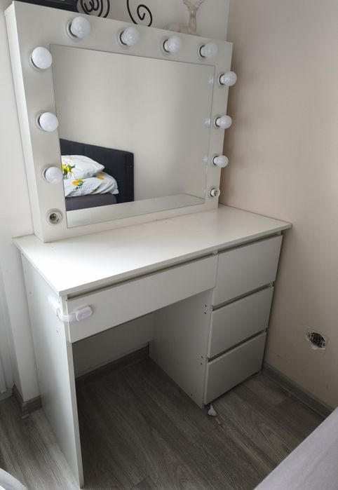 Toaletka z lustrem + 12 led