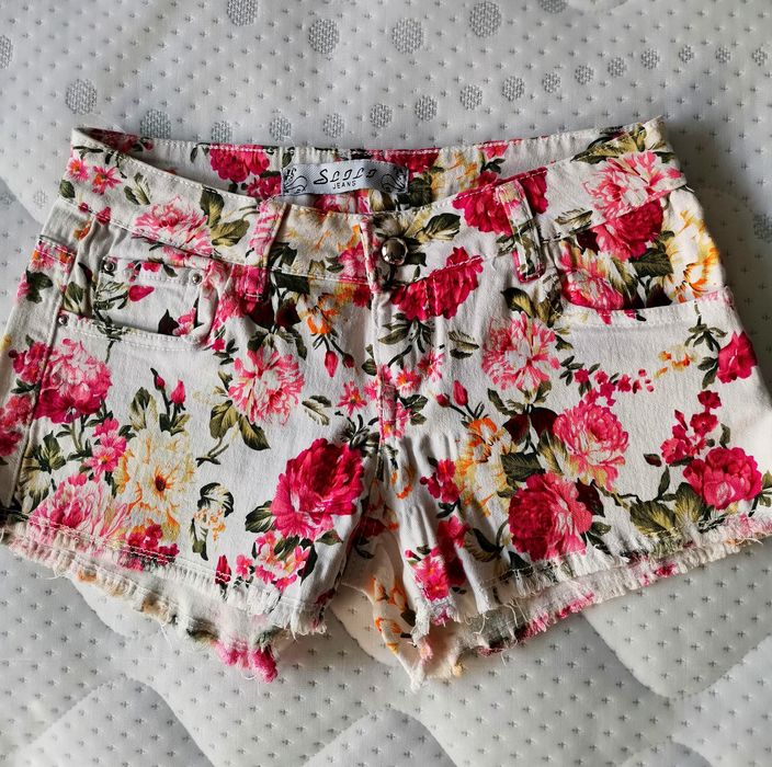 Spodenki w kwiaty krótkie lato