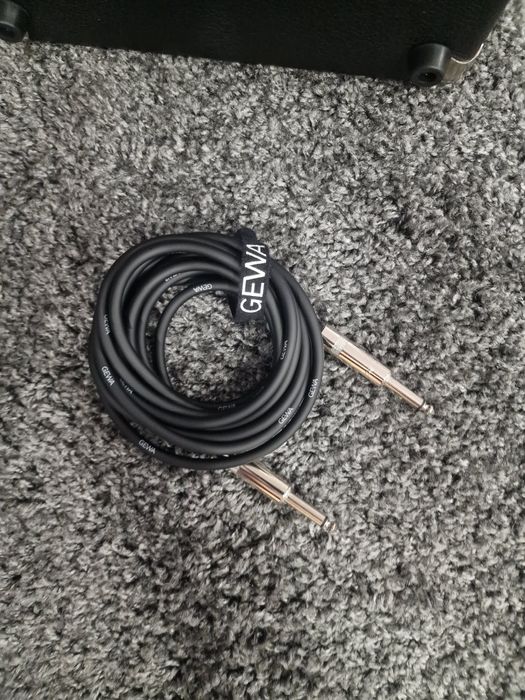 Fender stratocaster squier (para esquerdinos) + fender frontman 10g