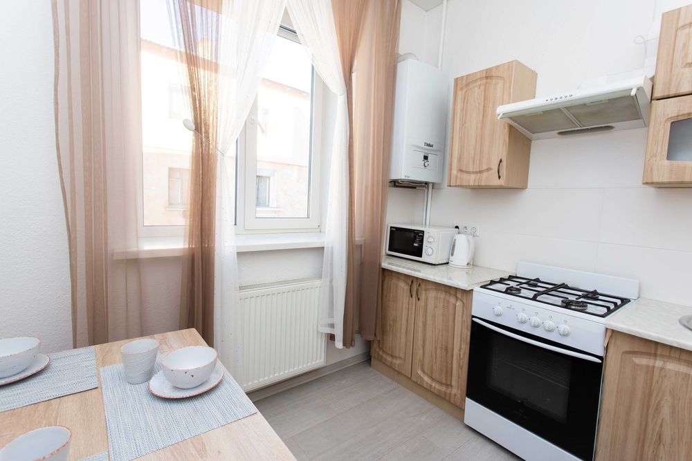 Центр. Хмельницького 6а. 2 кімнати. Власник. Квартира подобово