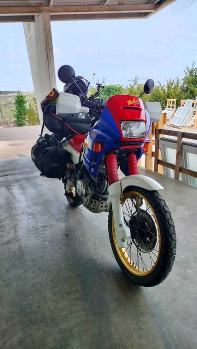 Honda NX 650 Dominator em bom estado