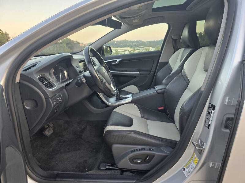2017 Volvo V60 Cross Country