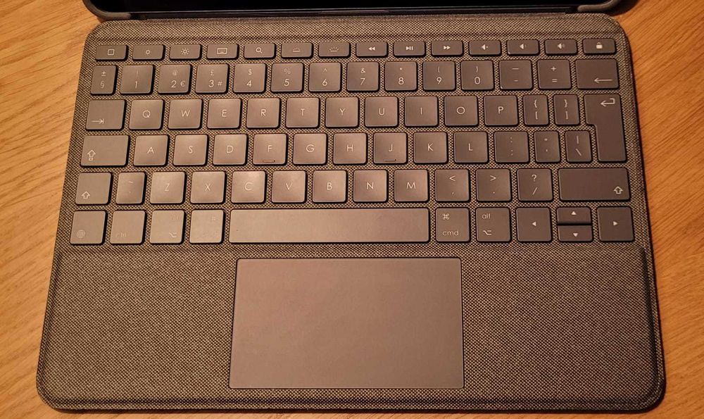 iPad 7th gen Wi-Fi 32 GB space gray + klawiatura Logitech Combo Touch