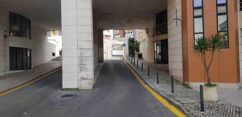 Lugar para Mota junto ao Metro da Quinta das Conchas