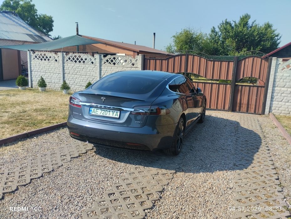 Тесла модел s 18 год . 100D