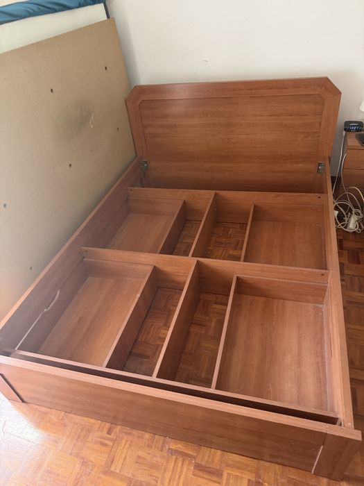 Cama de casal 140*190 com arrumação