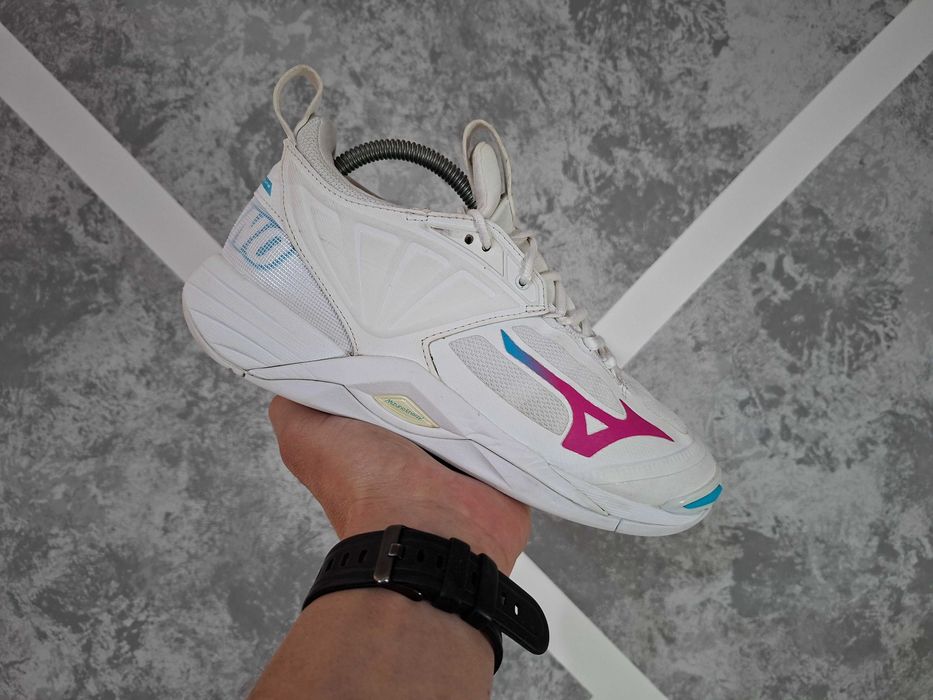 Волейбольні кросівки Mizuno Wave Momentum 2