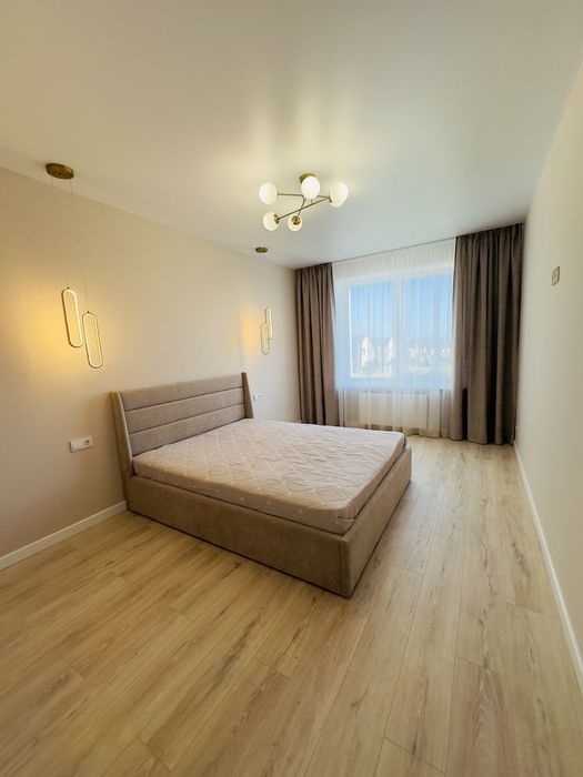 Продам світлу квартиру на щасливому !