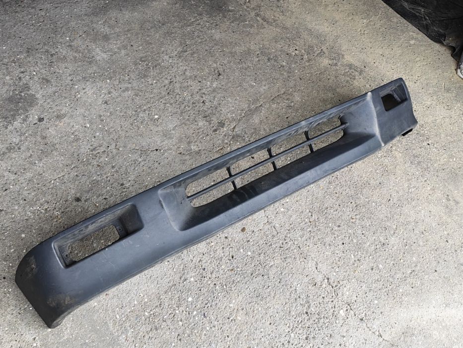 Para-choques Dianteiro Opel Campo / Isuzu TF (Plástico Preto) 60€