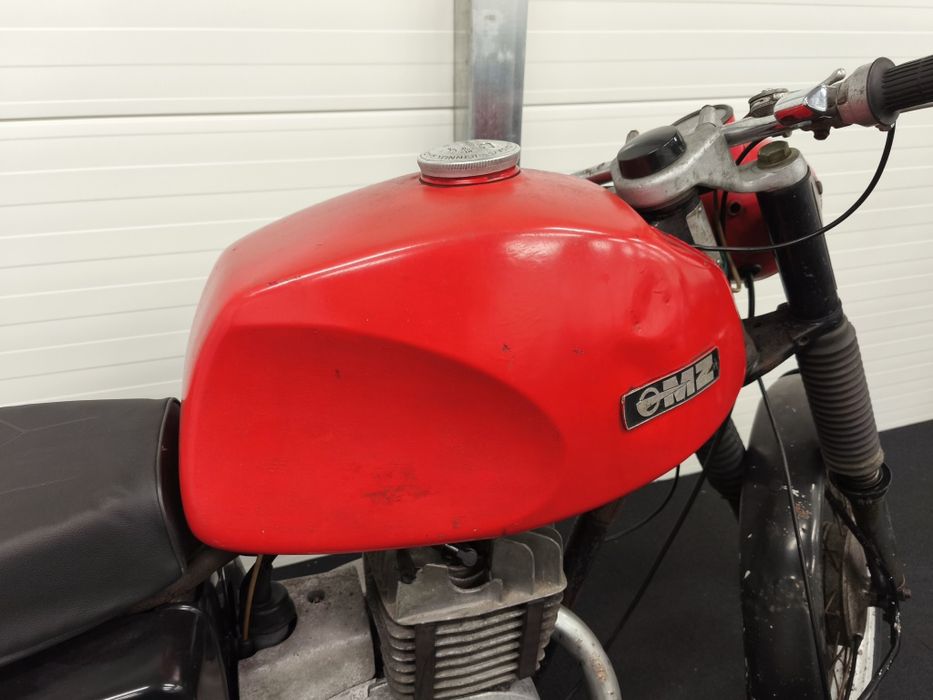 MZ ETS 250 z dokumentami