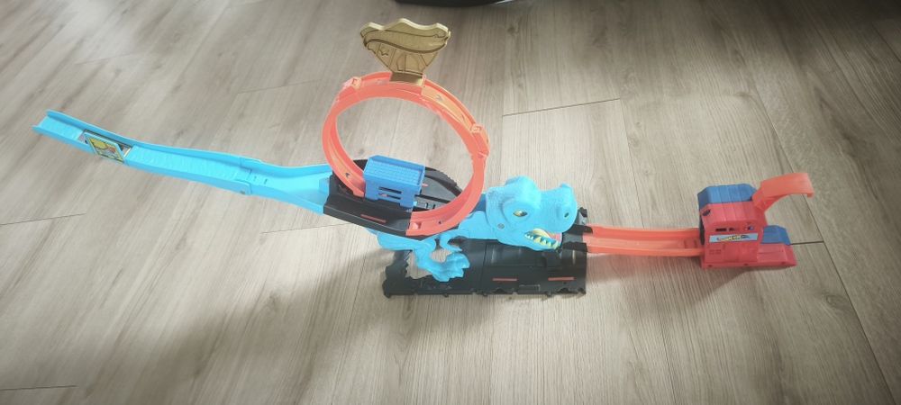 Tor hot wheels dinozaur