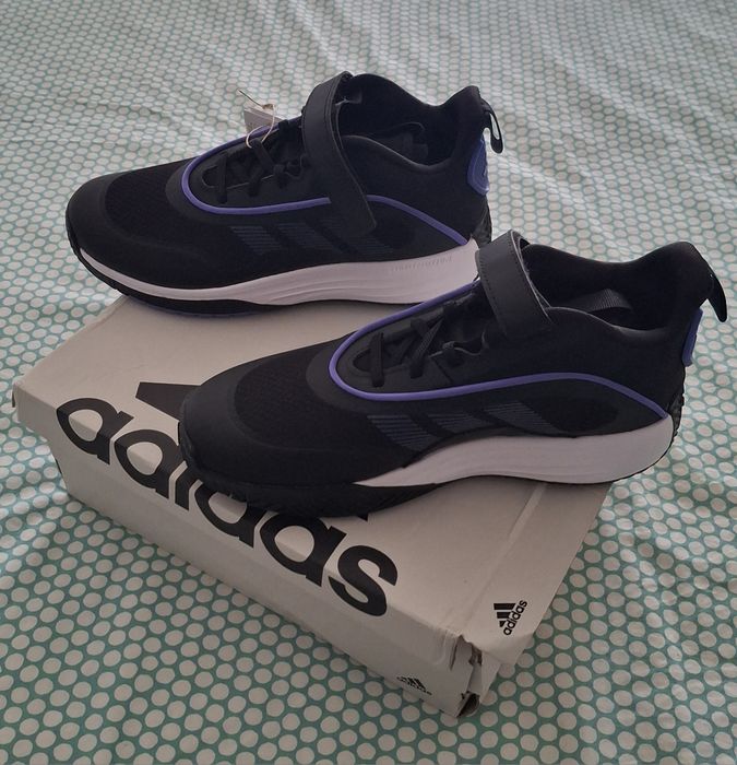 Tenis Adidas novos