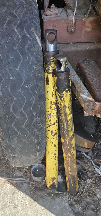 Siłownik podnoszenie heder średnica 40mm tłok kombajn New Holland 132,133,140 inne