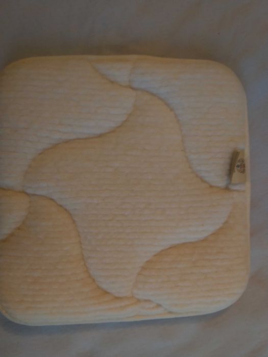 Dwie poduszki z wełny merynosa Lama Gold