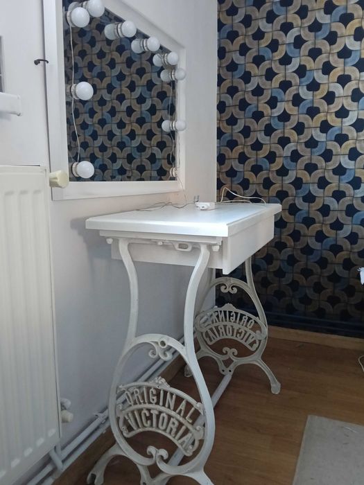 Toaletka z oświetleniem