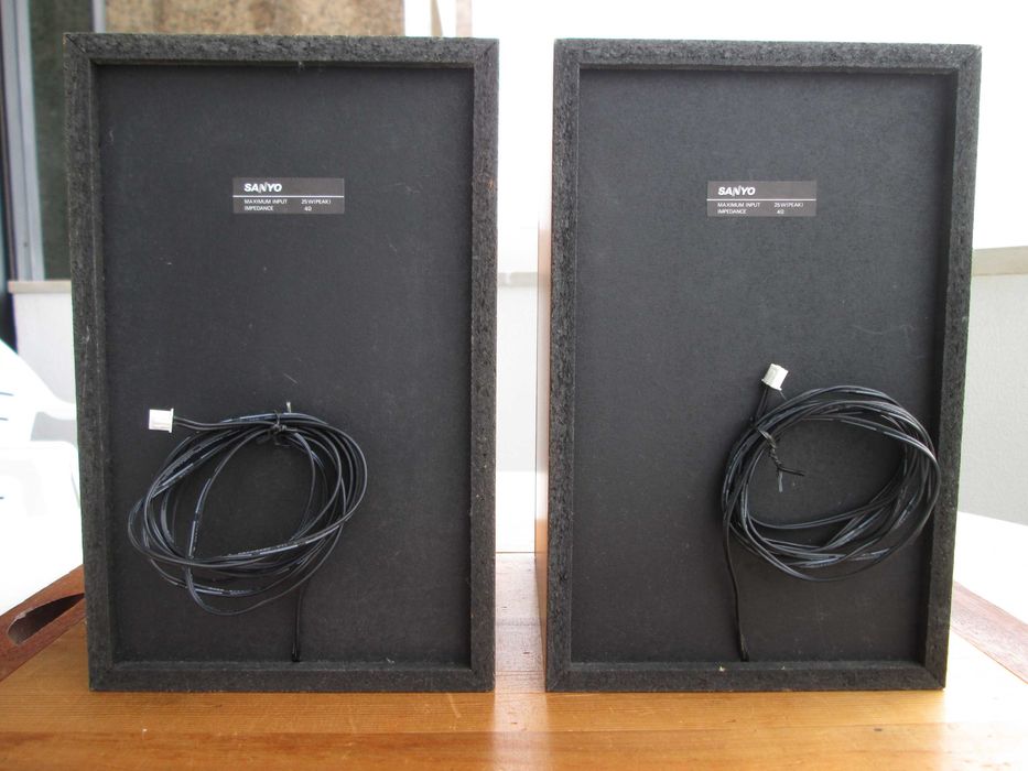 2 Colunas Sanyo HI-FI - 2 vias - 25w - 4 ohm