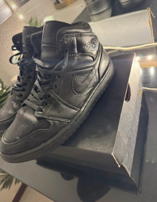 Jordan 1 mid preto bota