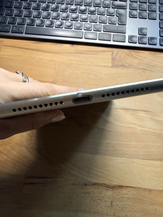 Apple iPad mini 4 16 GB