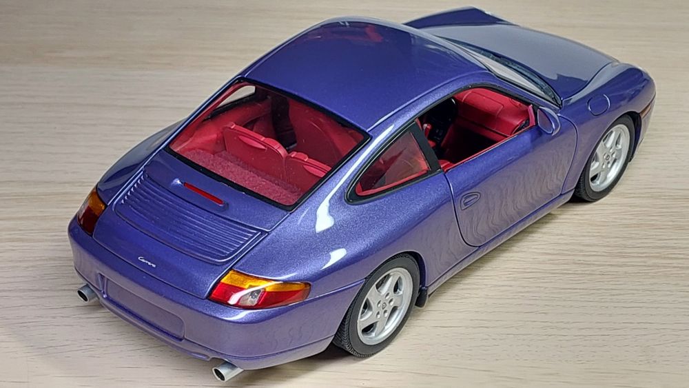 Модель Porsche 911 Carrera Gate 1:18