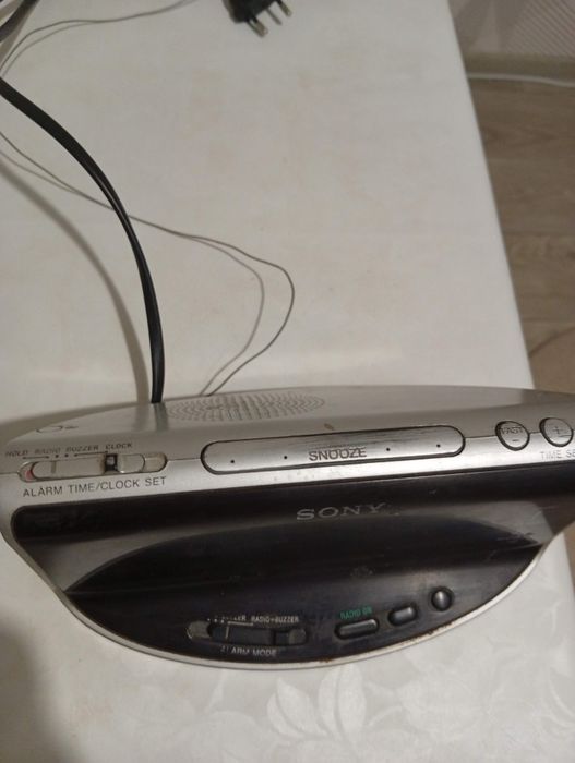 Радіо-  годинник SONY