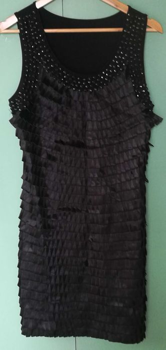 Sukienka mała czarna frędzle