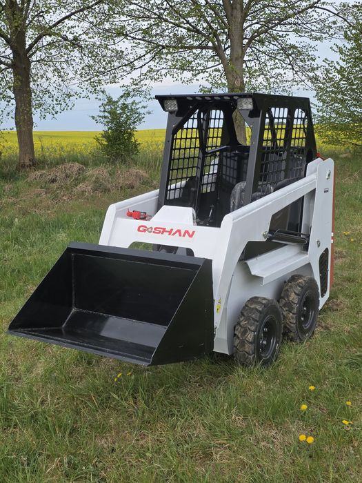 Mini ładowarka kołowa / Mini Skid Steer Loader – 700 kg udźwigu