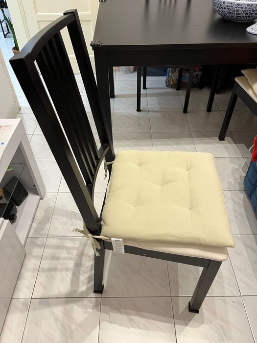 Mesa e cadeiras Muito bom estado