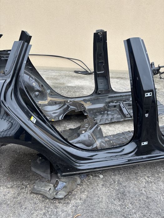 Ćwiartka błotnik próg tył prawa strona Audi A3 8V 5D lift 19r LY9T