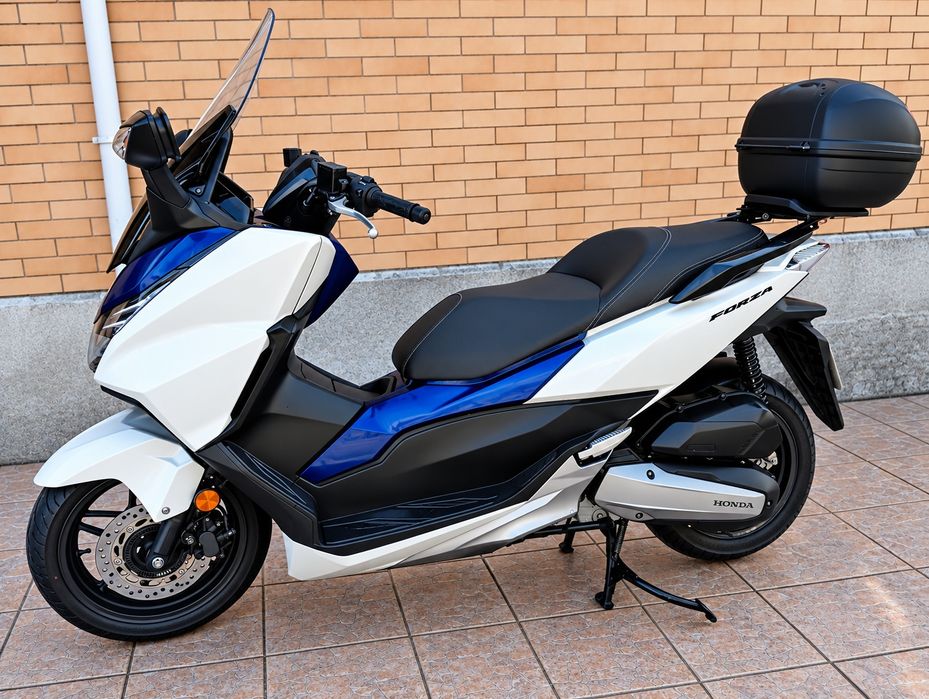 Honda Forza 125cc + Extras