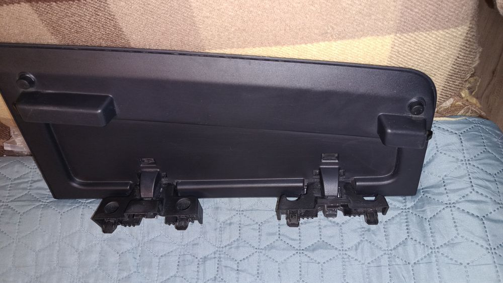 Срочно Продам крышку бардачка салона-Renaylt Master и диффузоры обдува