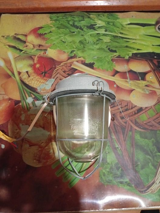 Продаю 2 уличных светильника подвесных светильника.