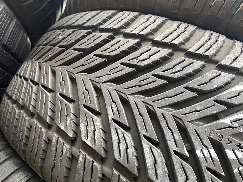 235/55r17 Nokian SeasonProof_7,4mm_2szt_(326)