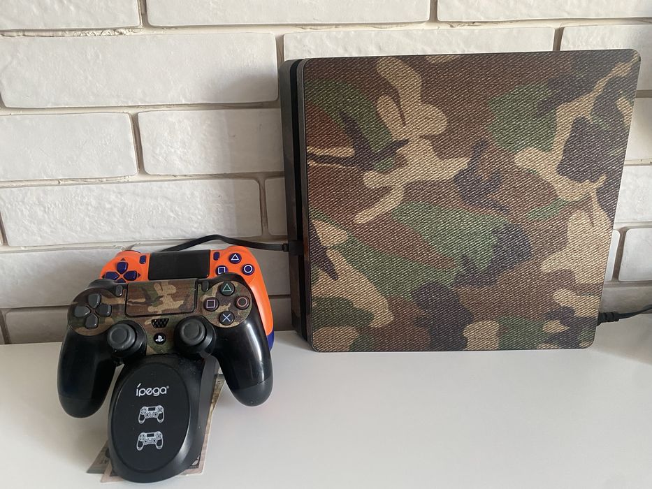 PlayStation 4 Slim 1TB + 2 джойстики + зарядка