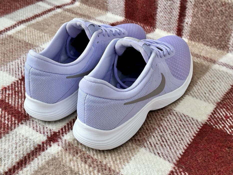 (Оригінал) жіночі кросівки Nike Revolution , розмір 41