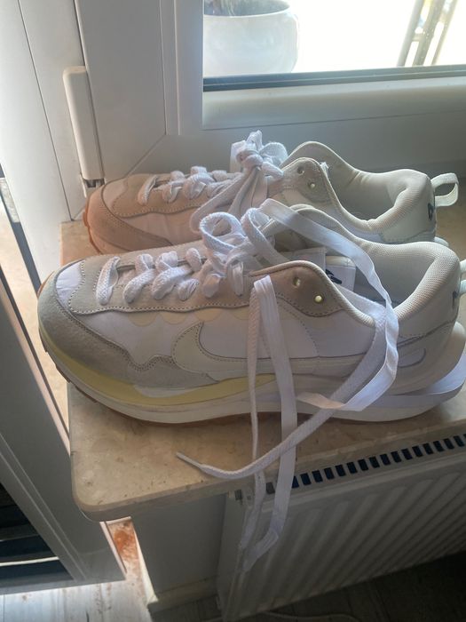 Buty Nike białe z dwoma rodzajami sznurowek