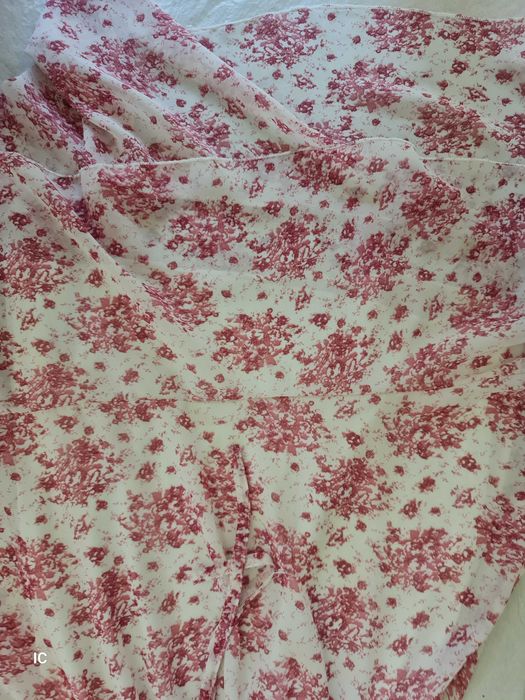 Różowa sukienka idealna na lato 2023