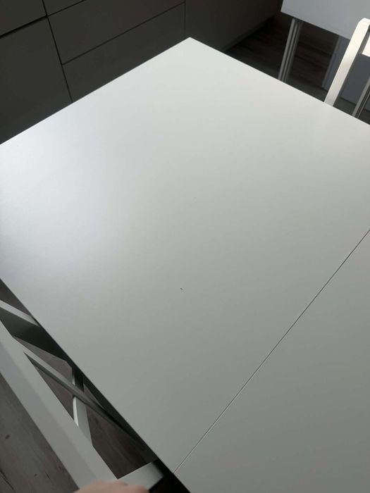 Stół      biały okazja