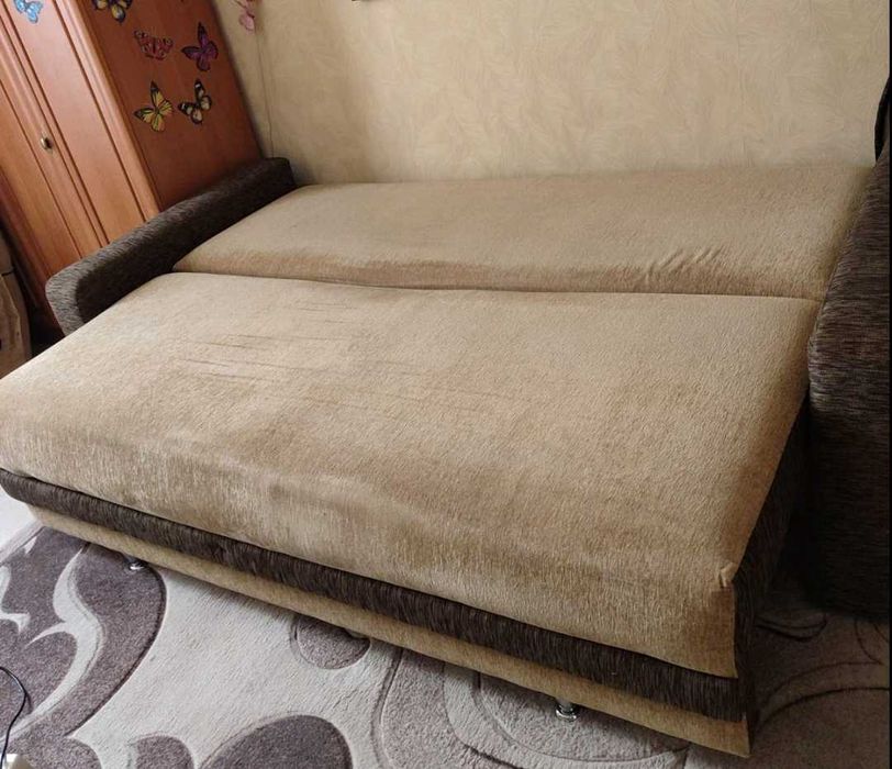 Продам диван,єврокнига в гарному стані