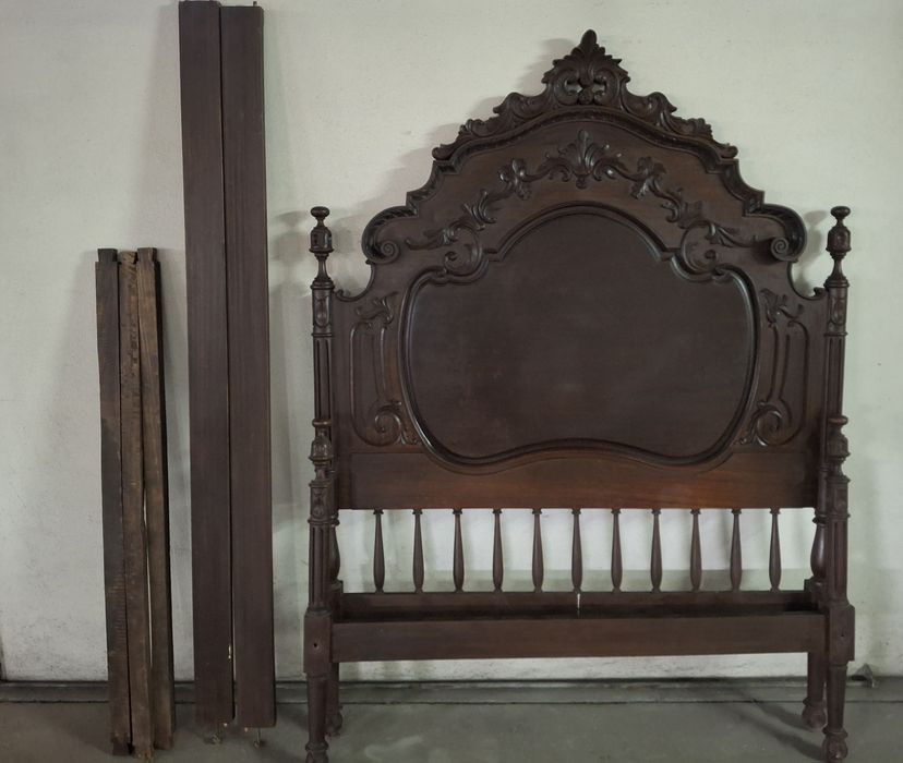 Double Bed in Solid Mahogany64550280676355120