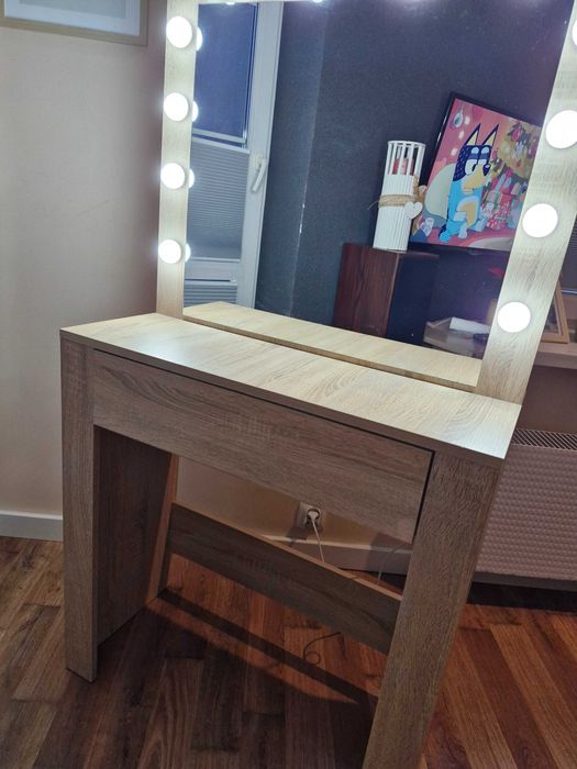 Sprzedam  toaletkę  300.Dąb sonoma.