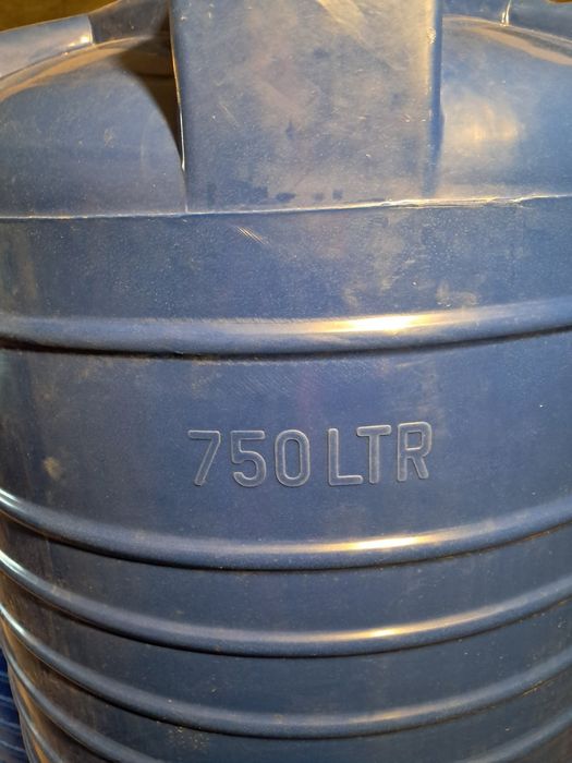 Бак для води 750 л вертикальний