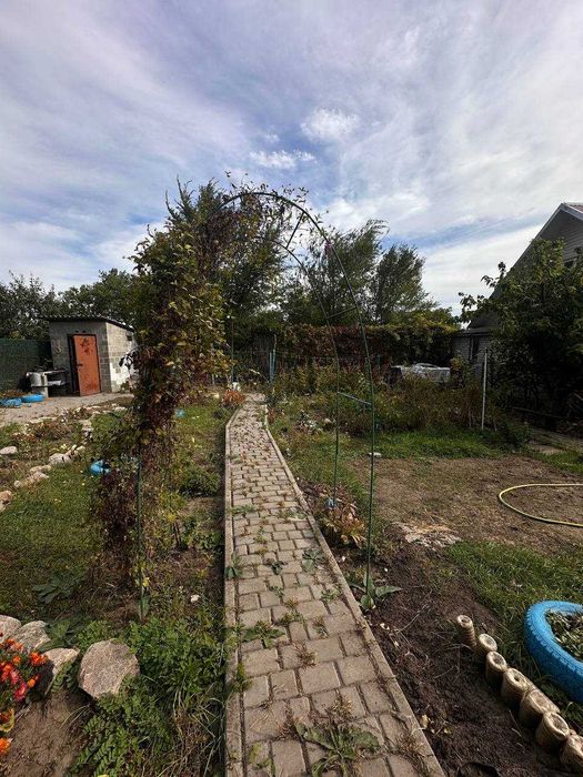 Продається дачний будинок