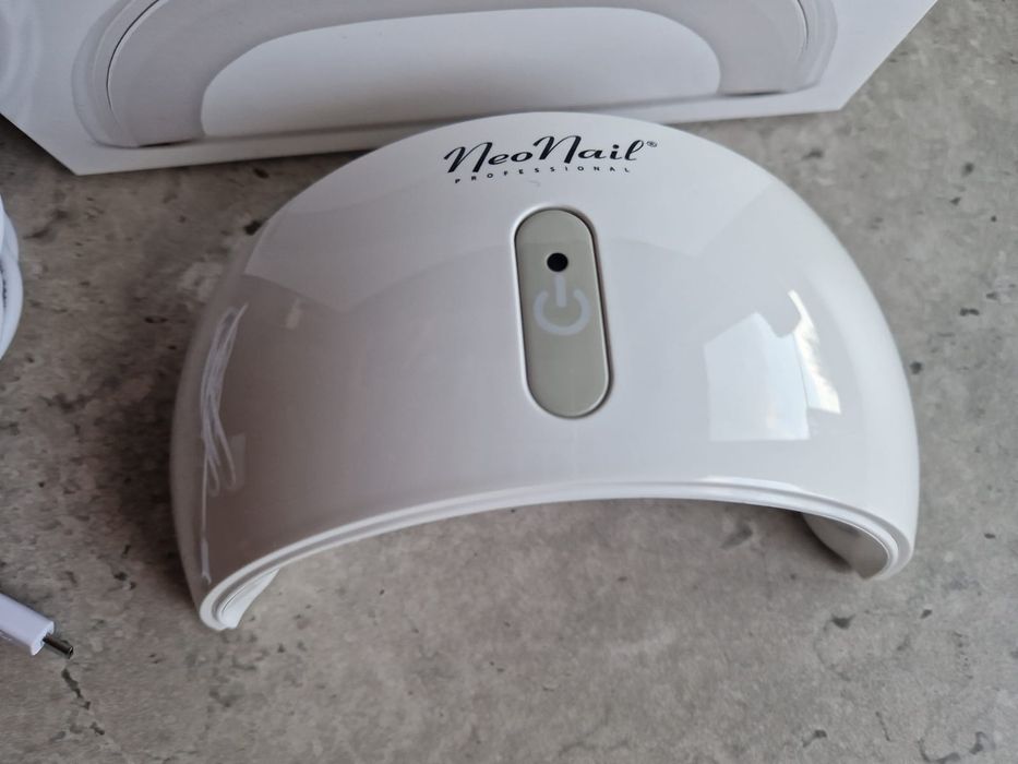 Lampa LED NeoNail 9W – stan bardzo dobry, użyta tylko 2 razy