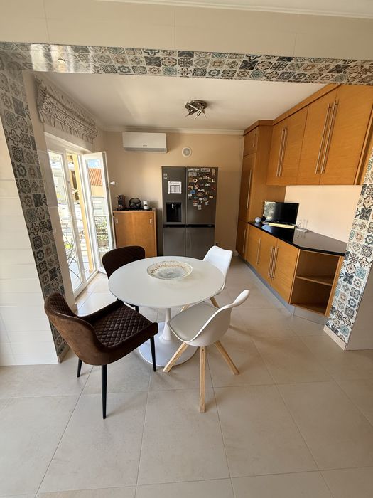Vendo mesa jantar praticamente nova