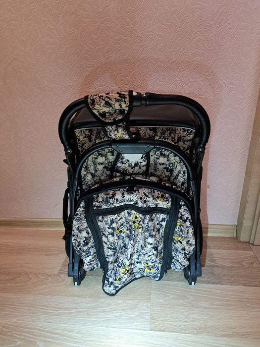 Прогулянкова коляска YOYA Plus-22, компактна, легка