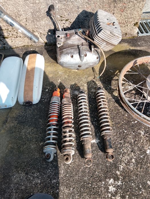 Várias peças de motorizadas