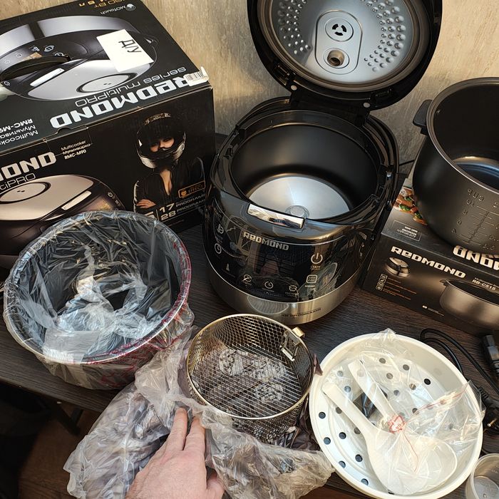 Легендарна мультиварка RMC-M90 і додаткова чаша