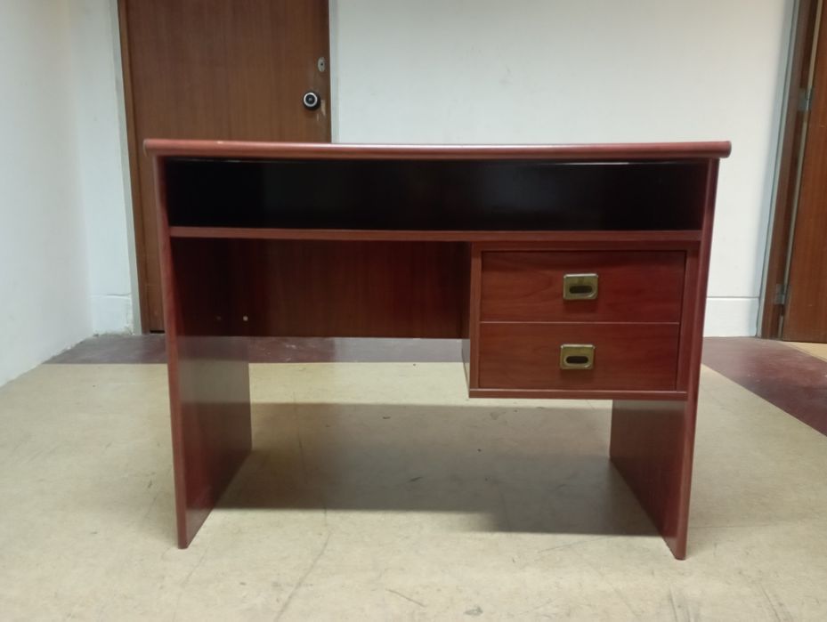 Secretária com duas gavetas