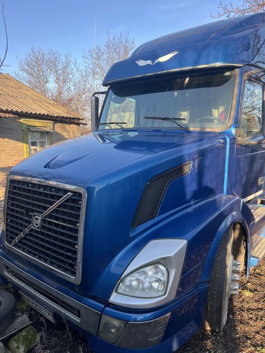 Volvo VNL 670 тягач грузовик вольво
