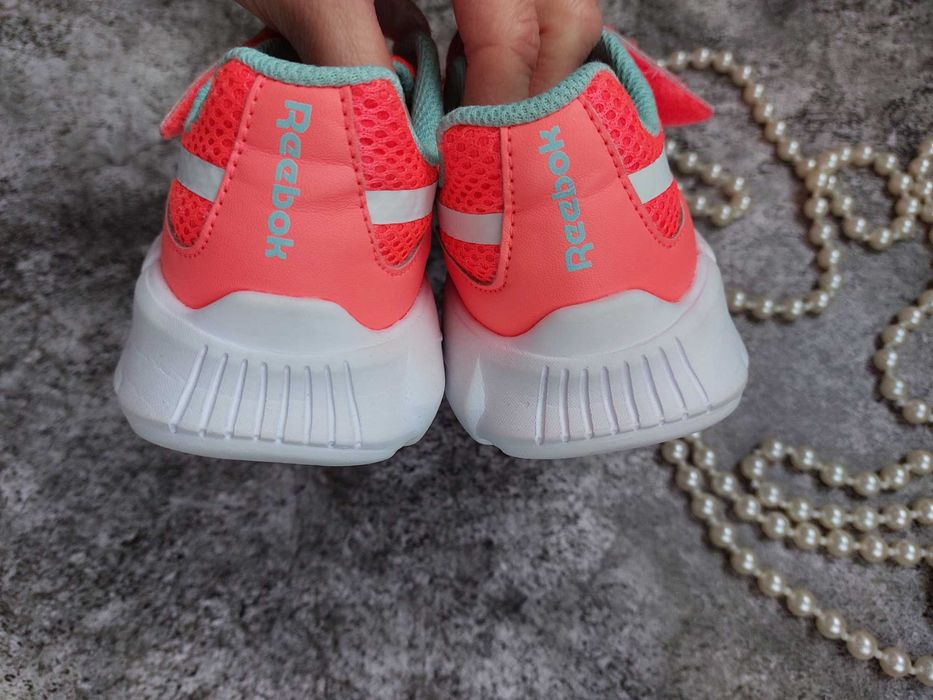 Легкі яскраві кросівки  Кроссовки беговые Reebok Ztaur Run р. 32
